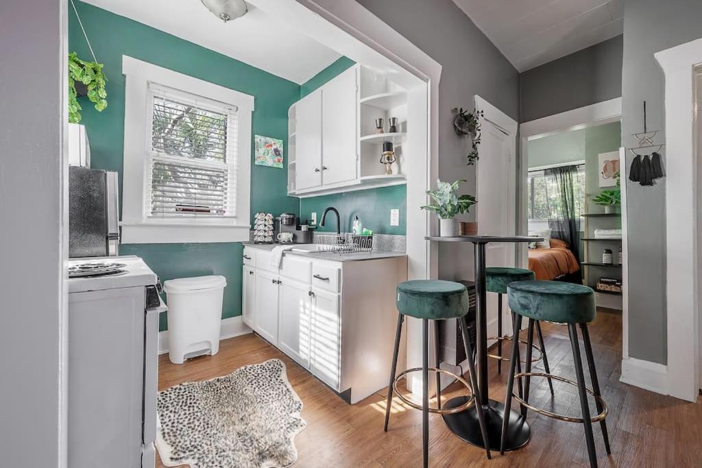 Jungle Themed Apt. Close To Coffee, Food + Shops! Tampa Esterno foto