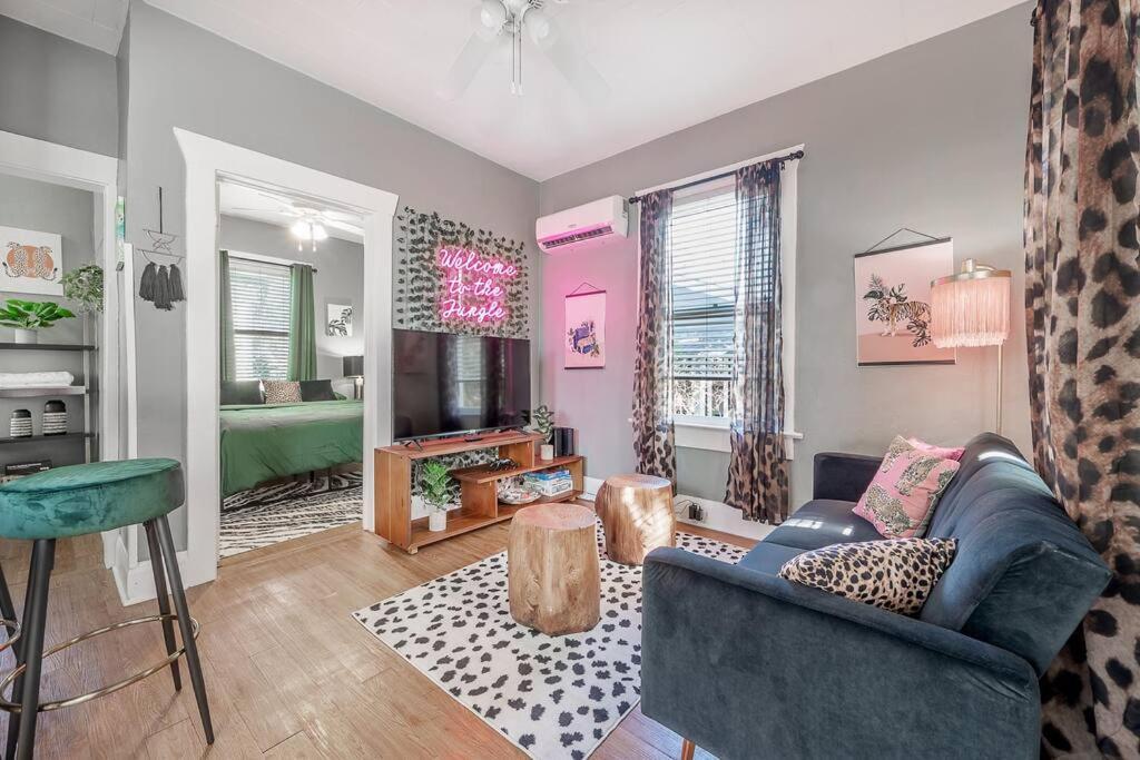 Jungle Themed Apt. Close To Coffee, Food + Shops! Tampa Esterno foto