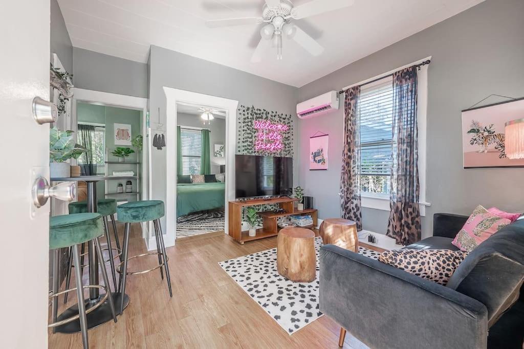 Jungle Themed Apt. Close To Coffee, Food + Shops! Tampa Esterno foto
