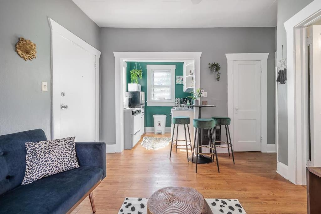 Jungle Themed Apt. Close To Coffee, Food + Shops! Tampa Esterno foto