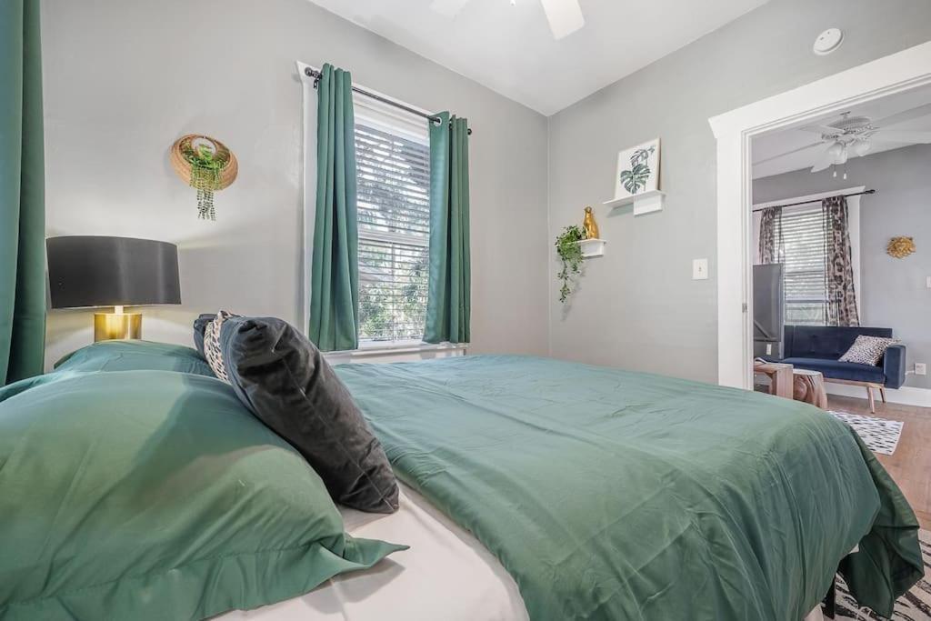 Jungle Themed Apt. Close To Coffee, Food + Shops! Tampa Esterno foto