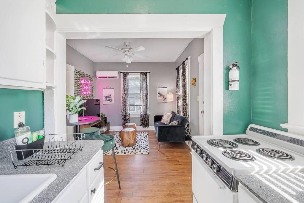 Jungle Themed Apt. Close To Coffee, Food + Shops! Tampa Esterno foto